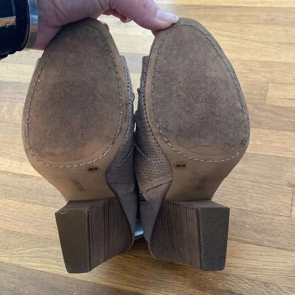 *last chance!!* Vince Camuto | Women’s tan suede side zip wedges - Picture 13 of 16